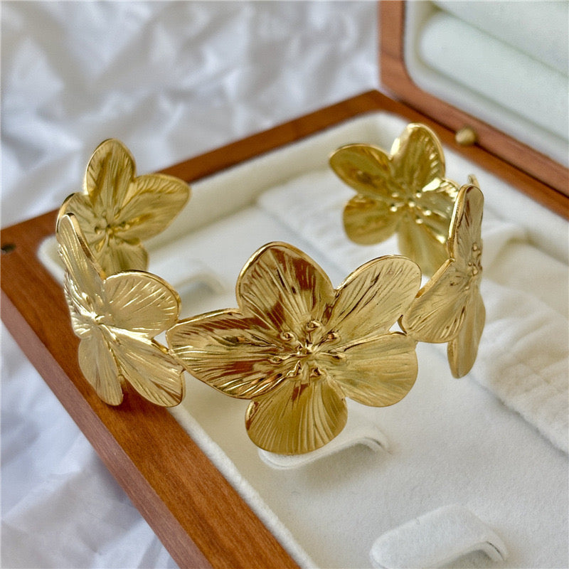 Hydrangea Cutout Handcuff