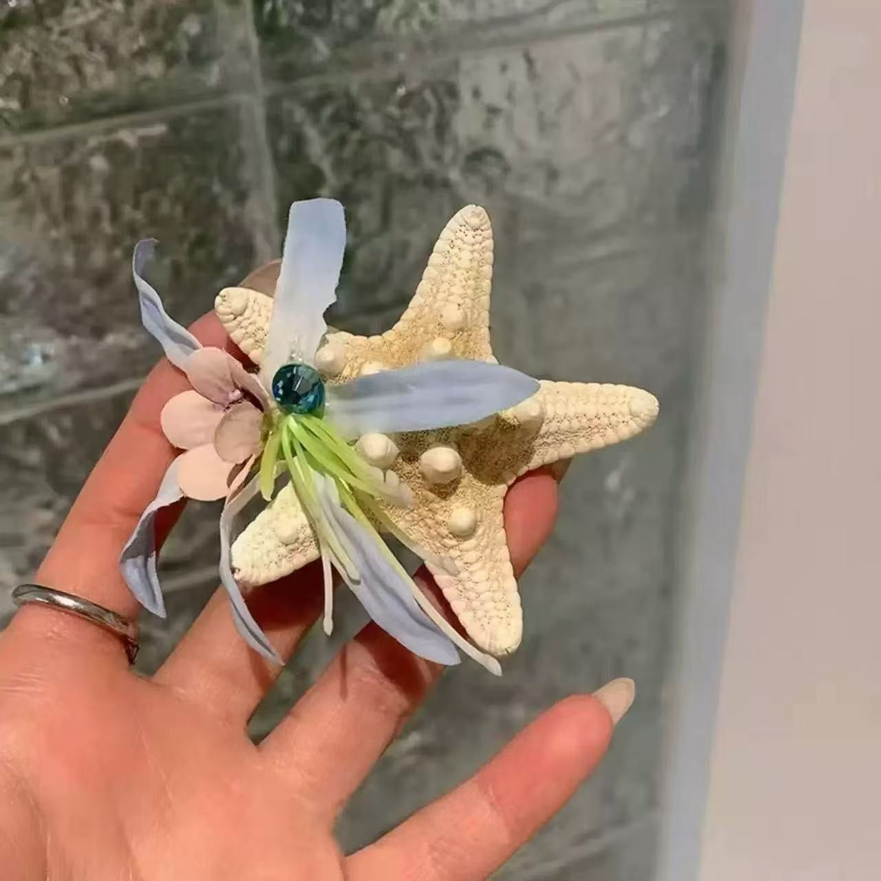 Coraline Starfiah Floral Hair Clip